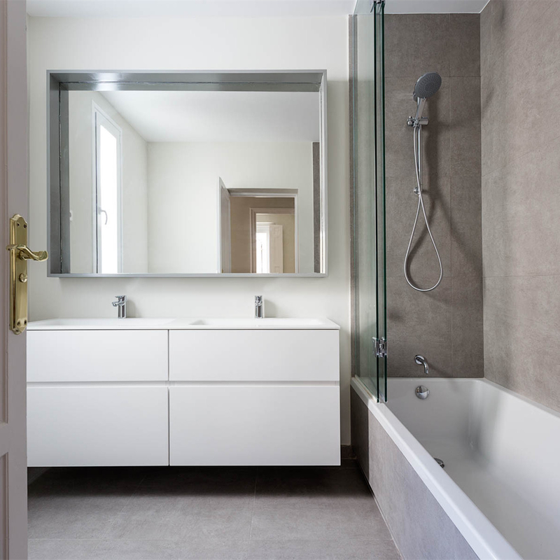 Минималистские блоки тщеты Bathroom отражают штейновый белый держатель стены меламина индикаторной панели